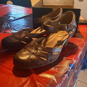 EARTH REALLY GOOD CONDITION (8B)